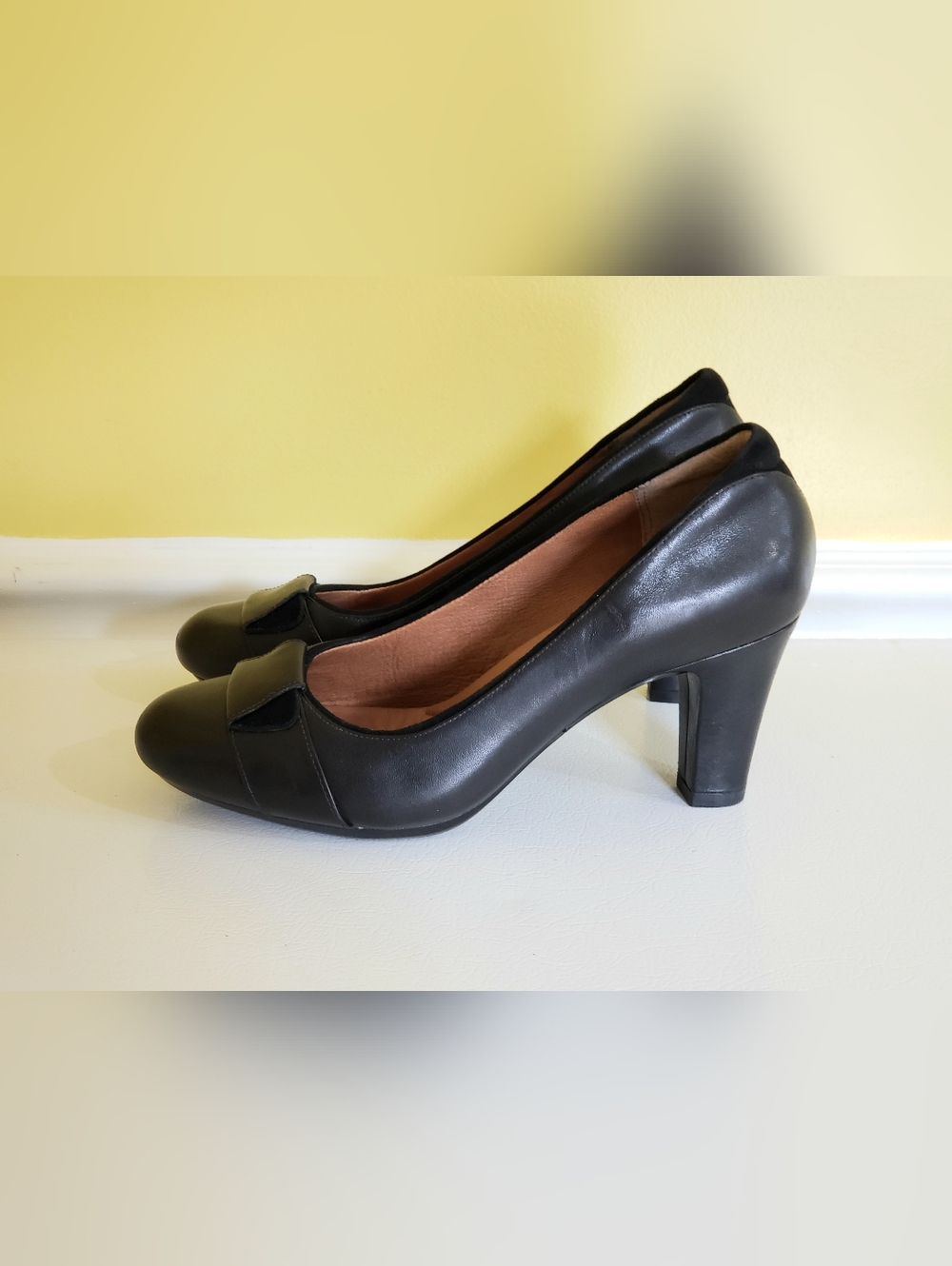 NWOB! CLARKS Artisan Women's Leather Almond Toe 3" Pump Shoes (9.5M) Black
